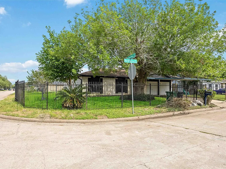 12703 Redfern Dr — Photo 28