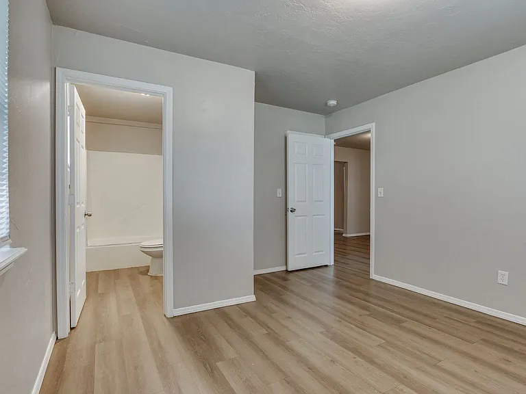 1005 SW 63rd St — Photo 37