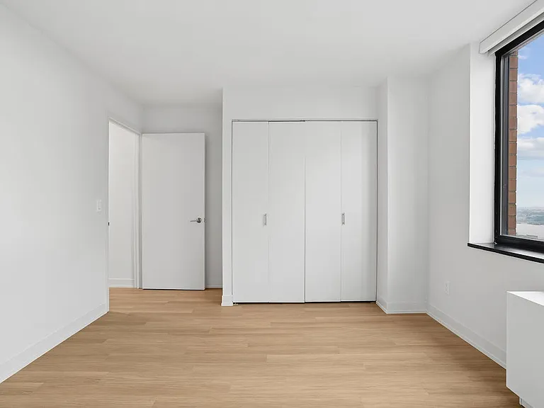 Columbus Pl #S49B — Photo 10