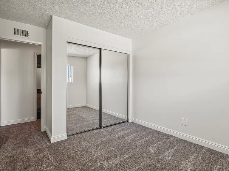 Sierra West Apartments — Photo 34