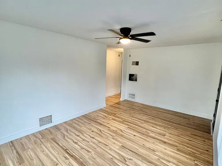4737 Pinecrest Dr — Photo 16