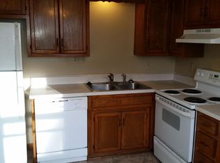 103 SW 20th St, Oak Grove, MO 64075