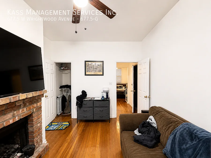 677-685.5 W Wrightwood Avenue — Photo 4