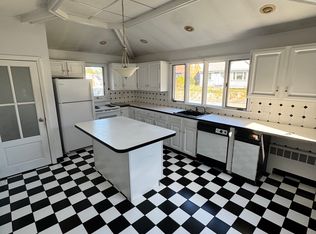 15 Hemlock Ave FLOOR 1, Cranston, RI 02910