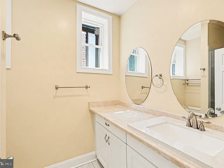 338 N Charles St — Photo 18