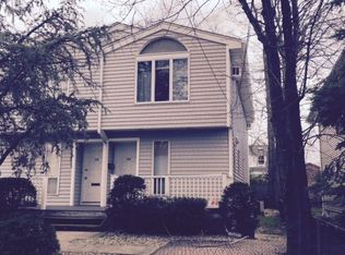 12 Ashwood Rd, Port Washington, NY 11050