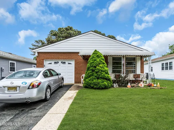4 Brisbane Court, Toms River, NJ 08757