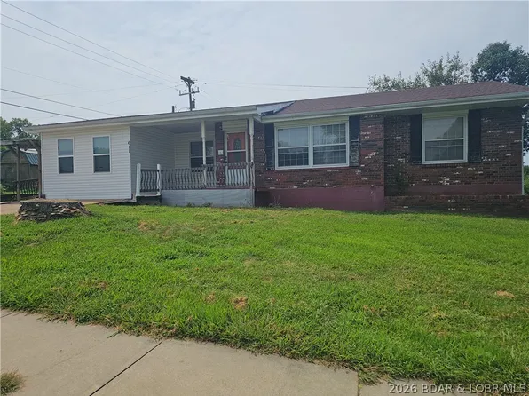 611 N Oak St, Eldon, MO 65026