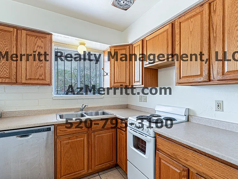 1598 N Fremont Ave #2 — Photo 7