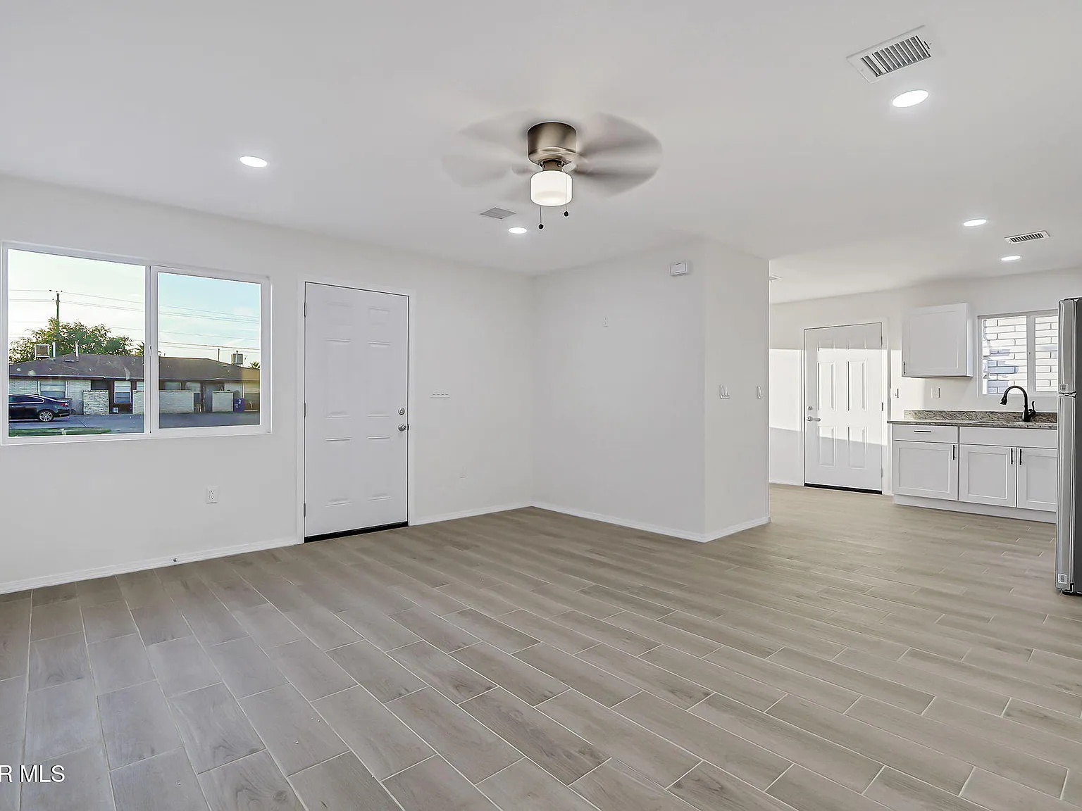 4 bed, 1936 sqft, $2,500 — Photo 3