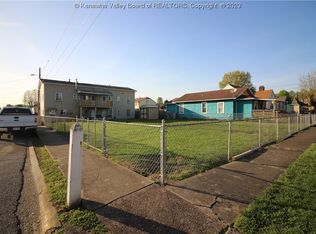 445 1/2 17th St, Dunbar, WV 25064