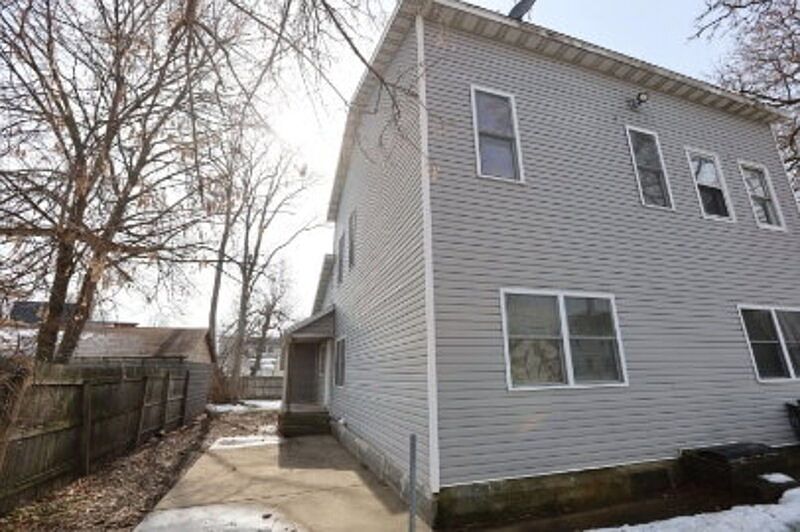 1st image of 826 4th St NW