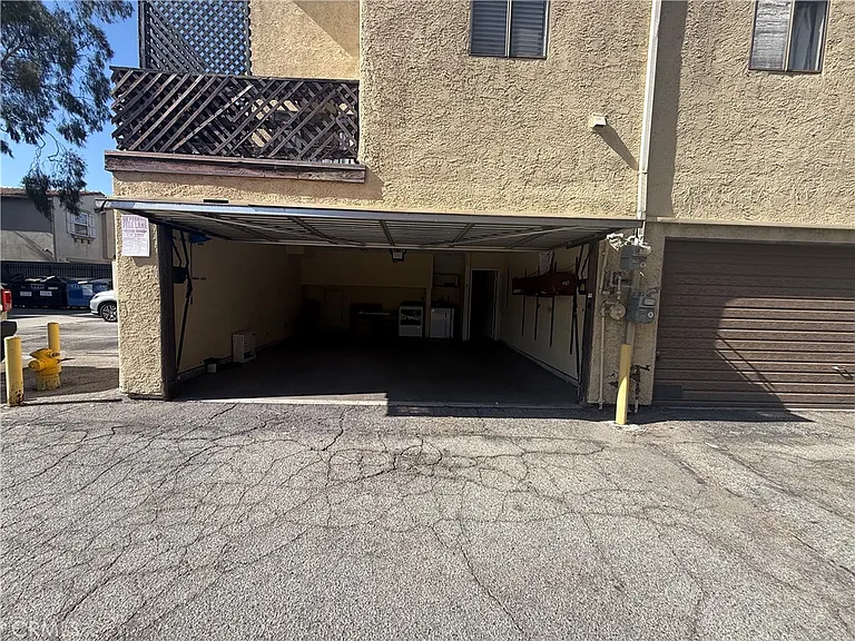 9131 Burnet Ave #10 — Photo 54