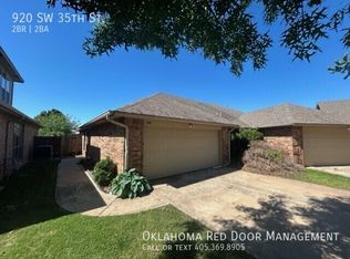 920 SW 35th St, Moore, OK 73160