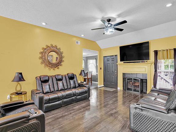 2nd image of 351 Knotts Cir