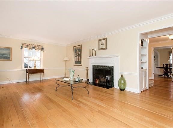 5th image of 35 Forbes Blvd