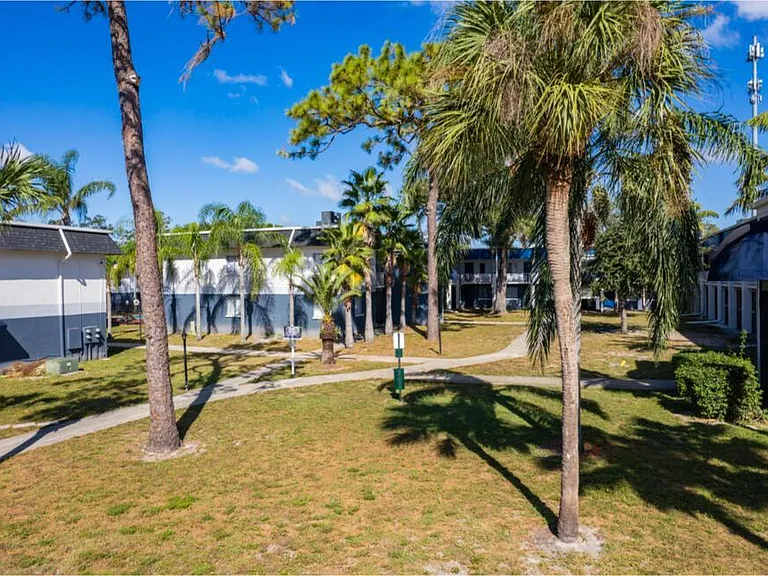 Palm Square Homes — Photo 41