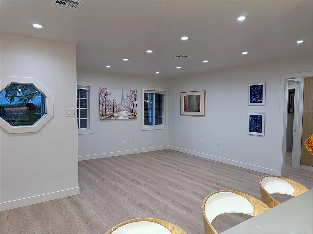 2 bed, 1200 sqft, $5,000 — Photo 4