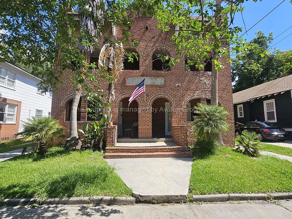 2653 College St #2653