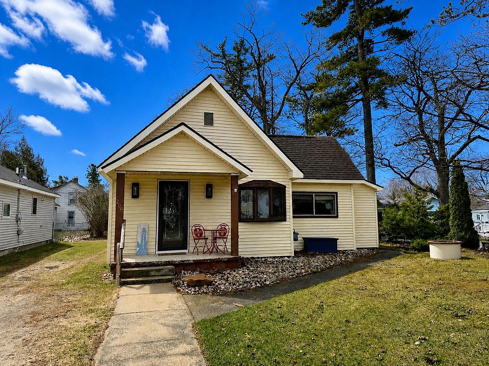 1st image of 208 E Jamet St