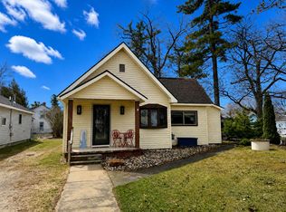 208 E Jamet St, Mackinaw City, MI 49701