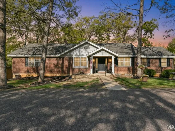 1338 Gainsborough Ct, Lake Sherwood, MO 63357