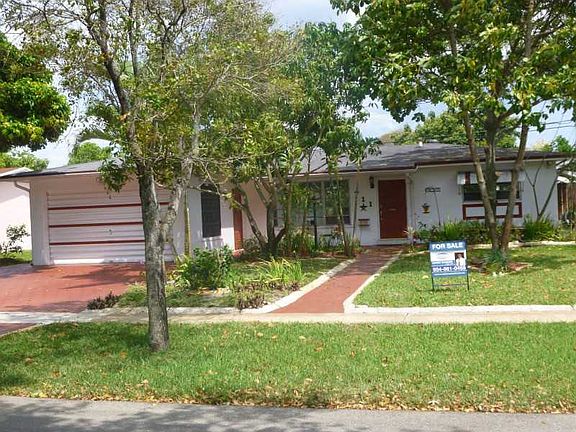 4th image of 711 SW 70th Ave