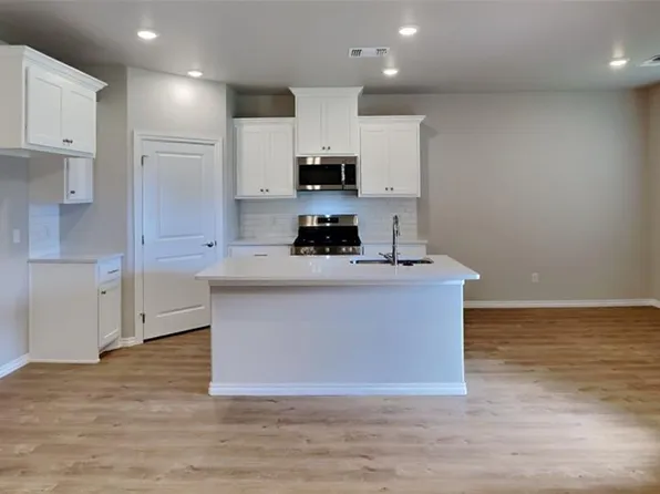 7036 Labelle Dr, Oklahoma City, OK 73132