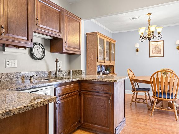 4th image of 4 Ledgewood Way APT 21