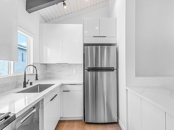 5th image of 1536 11th St #1532-B