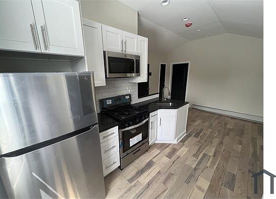 3rd image of 3301 Barker Ave APT 3