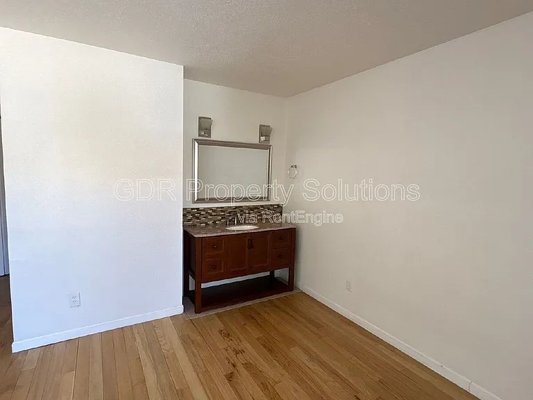 704 Fruit Ave NW — Photo 7