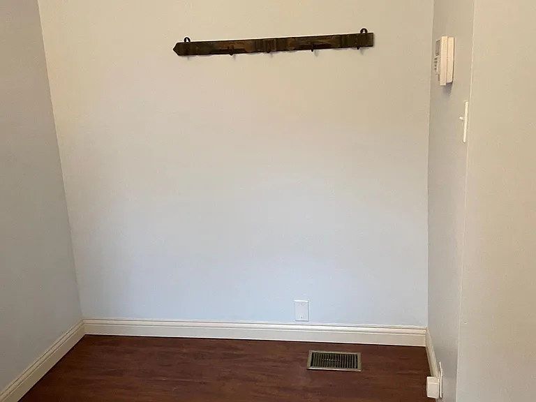 1810 Walker St — Photo 7