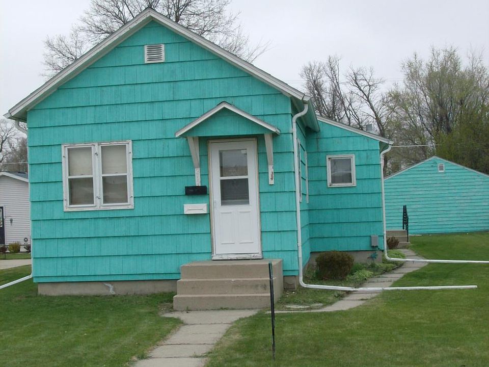 1st image of 215 1st Ave NE