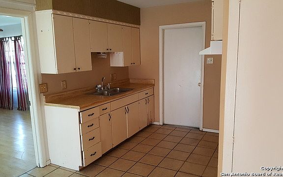 5th image of 106 Croesus Ave