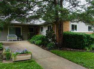 1920 Hampton Rd, Hoffman Estates, IL 60169