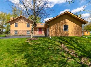 20 N Linden Dr, Plano, IL 60545