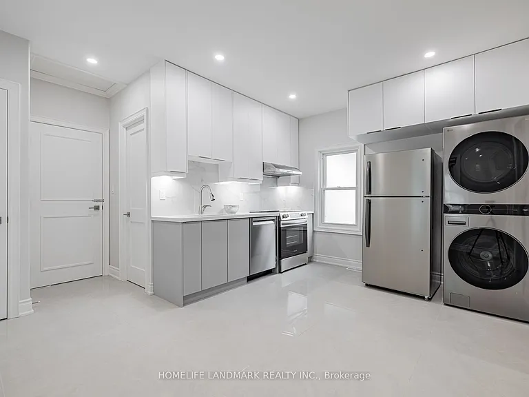 41 Arnold Cres #2 — Photo 3