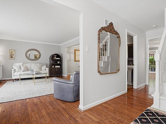 5th image of 214 Thornberry Cir