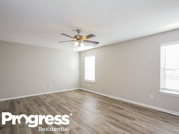 5th image of 4517 Riverbrook Ln