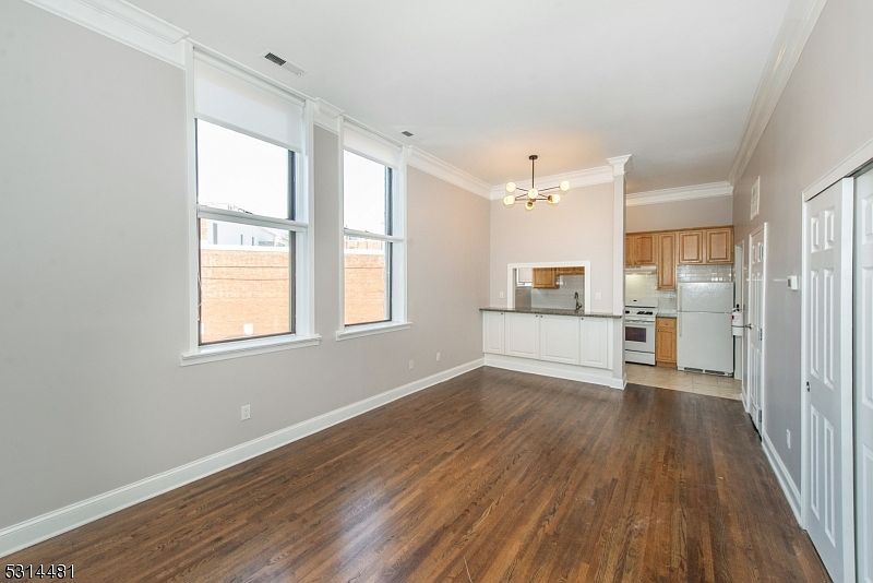 1st image of 295 Bloomfield Ave #8