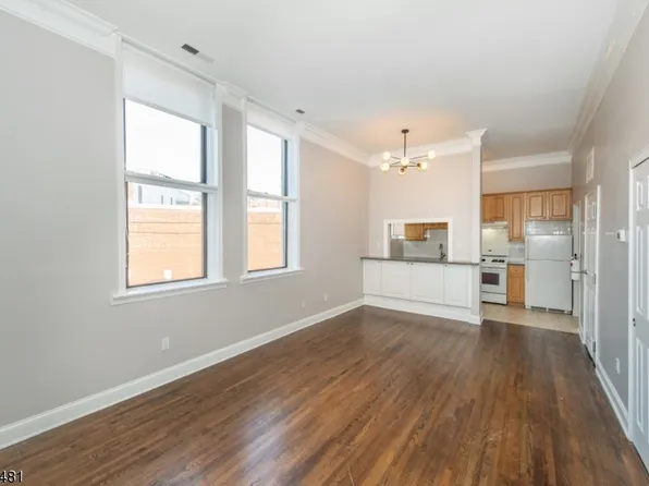 295 Bloomfield Ave #8, Montclair Twp., NJ 07006