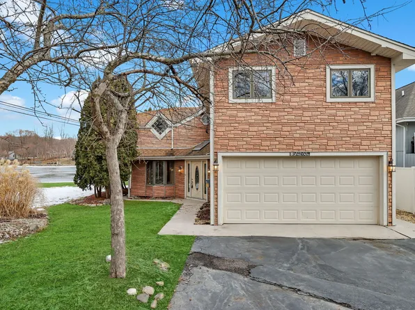 6N263 River Dr, St Charles, IL 60175