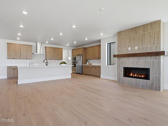 5th image of 934 S Romney Rd #243