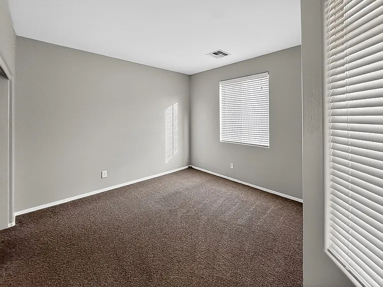 2421 W Ellis St — Photo 46