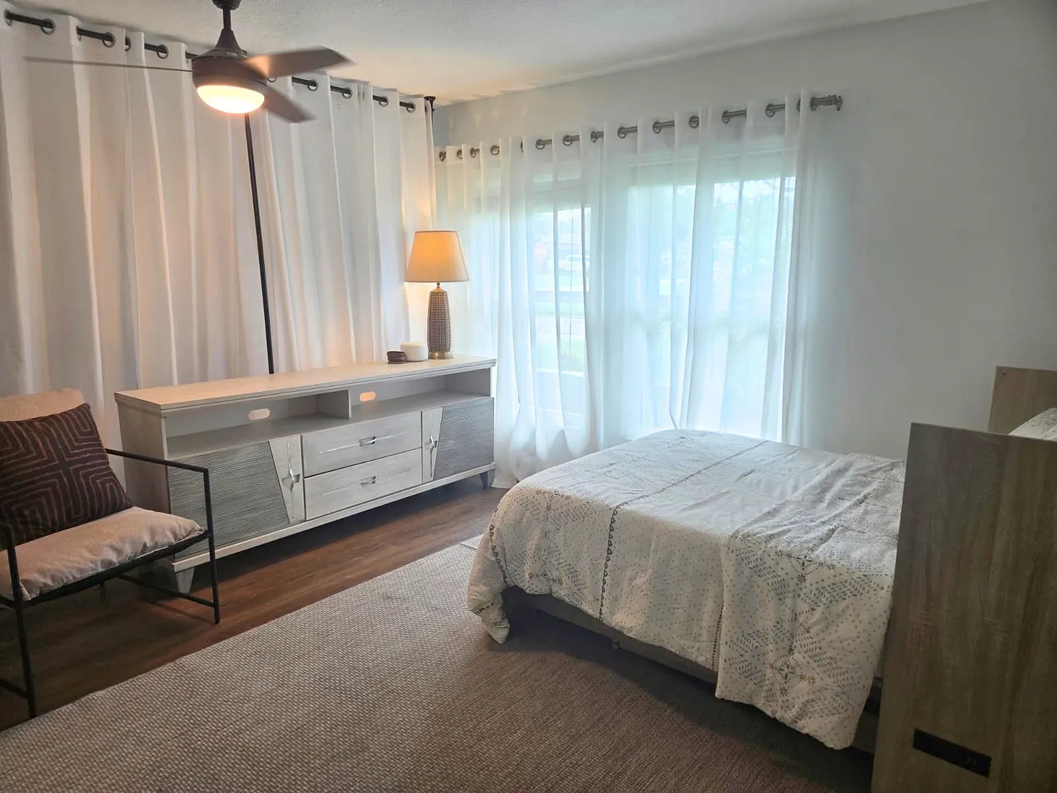 5 bed, 1821 sqft, $900 — Photo 3