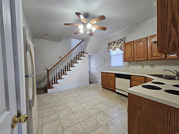 3rd image of 515 Stafford St
