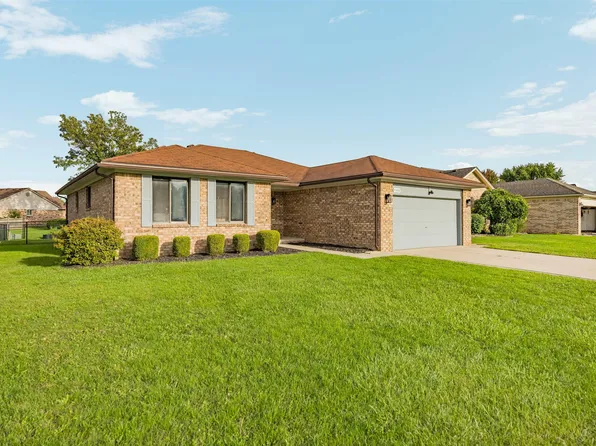 40802 Karen Ct, Clinton Township, MI 48038
