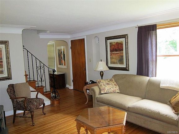 4th image of 521 Roycroft Blvd