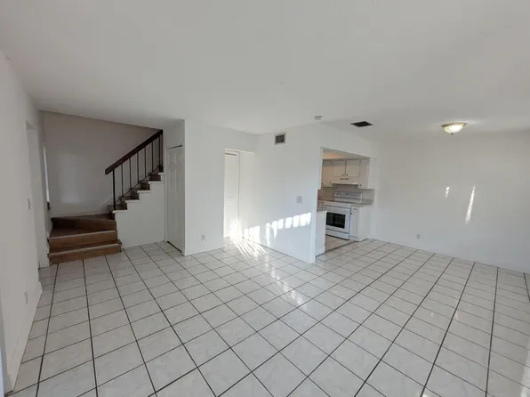 5702 NW 22nd Court #28-b, Lauderhill, FL 33313